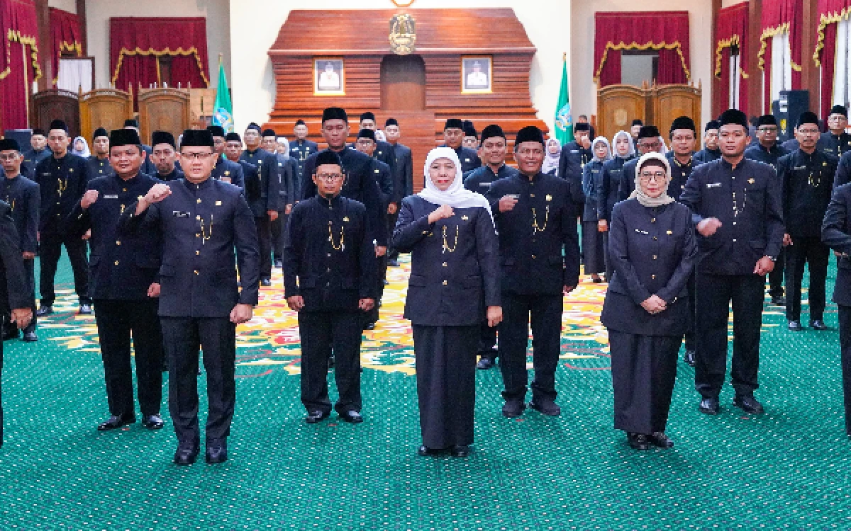 Thumbnail Berita - Lantik 65 Kepala Sekolah, Gubernur Khofifah Tekankan Pentingnya Karakter Menuju Indonesia Emas 2045