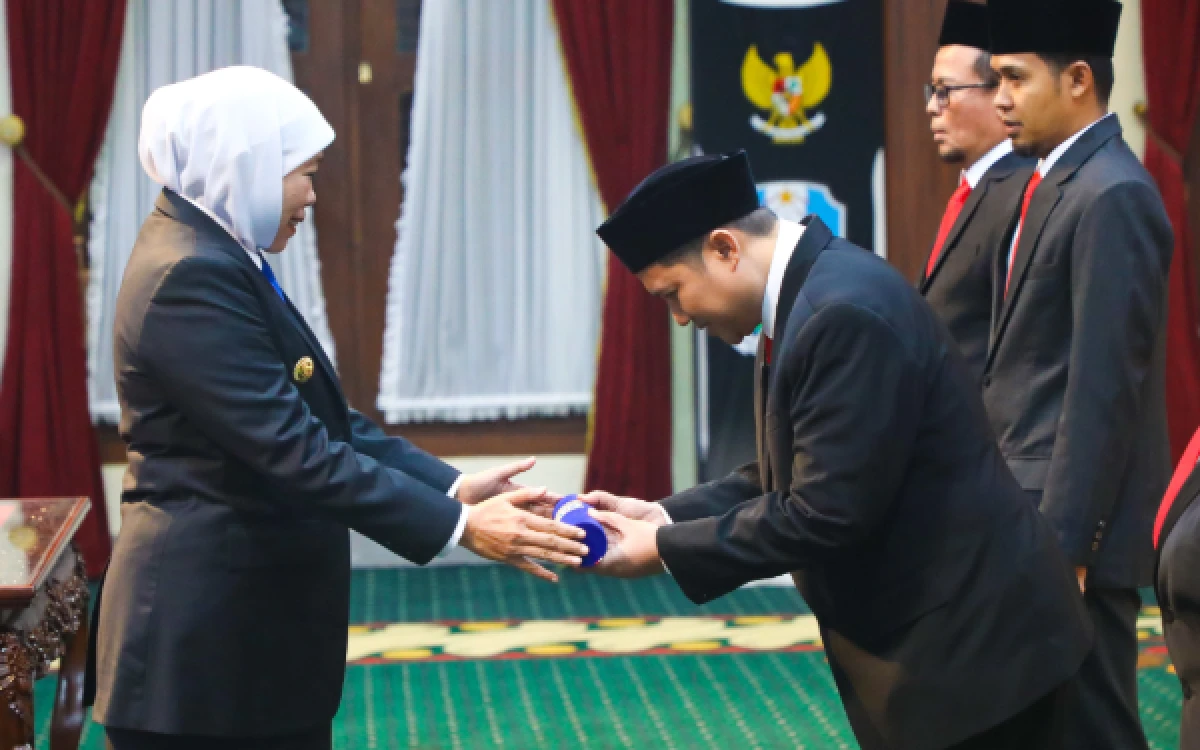 Thumbnail Berita - Gubernur Jatim  Lantik Pengurus BAZNAS Periode 2026-2031, Berharap Lebih Perhatian Terhadap Kelompok Rentan