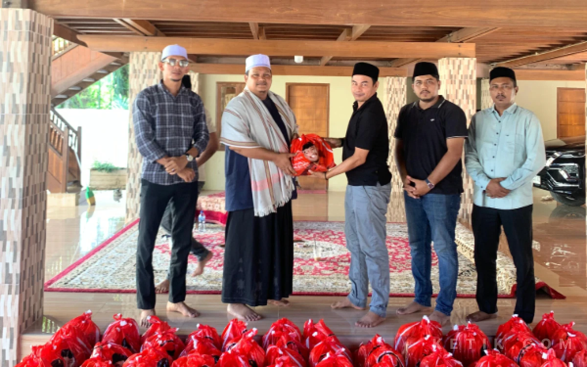 Thumbnail Berita - Sambut Idul Adha, Jamaluddin Idham Salurkan Sembako untuk Pesantren di Nagan Raya
