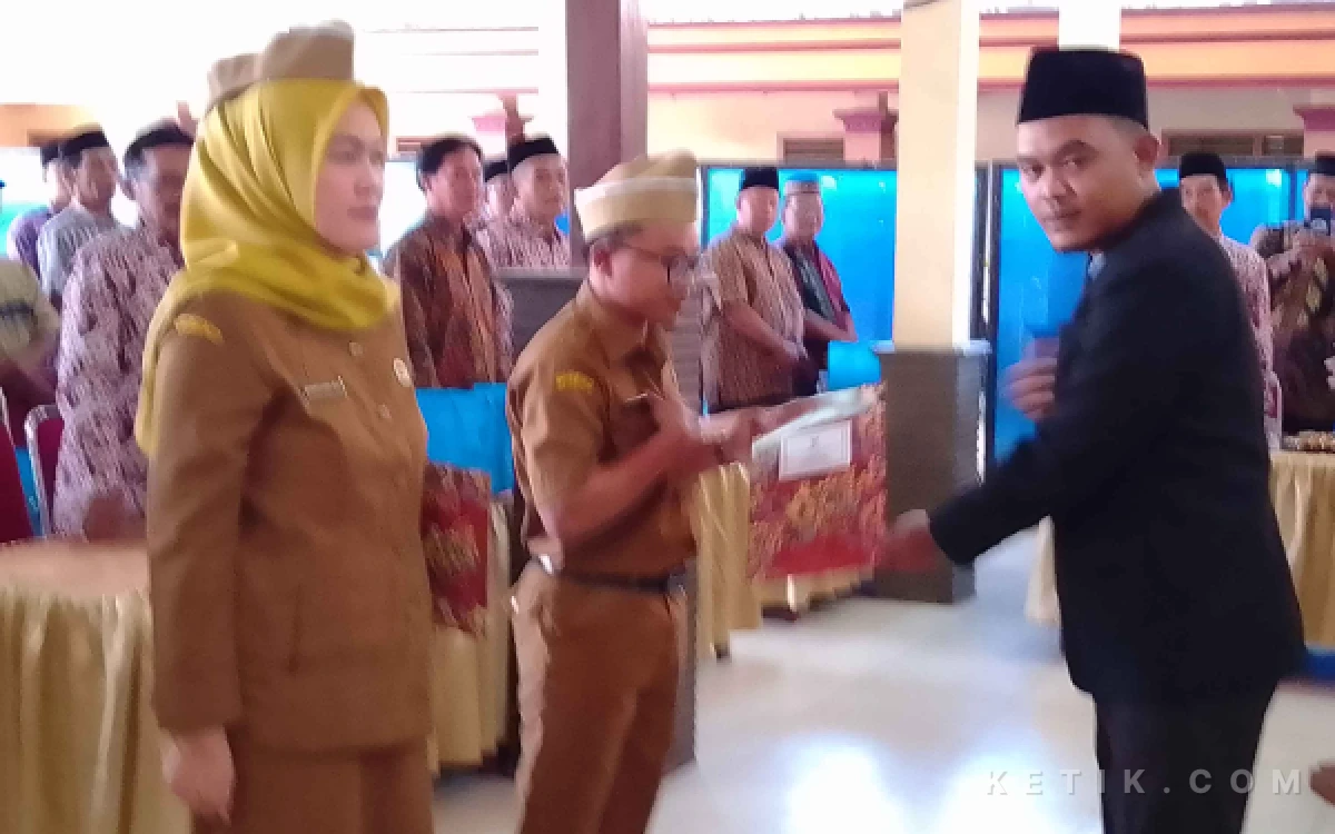 Thumbnail Berita - Kades Sumberdadi Tulungagung Lantik Dua Perangkat Desa Baru, Diberi Pesan Keras soal Integritas