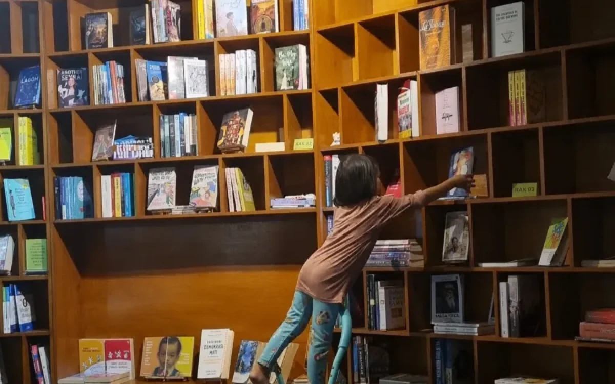 Thumbnail Berita - Nongkrong Sambil Membaca Buku? Story Coffee and Pizza Jadi Tempat Favorit Baru di Malang