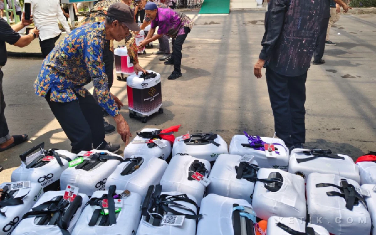 Thumbnail Berita - Jangan Khawatir Koper Rusak, Embarkasi Surabaya Siapkan Pengganti Secara Gratis
