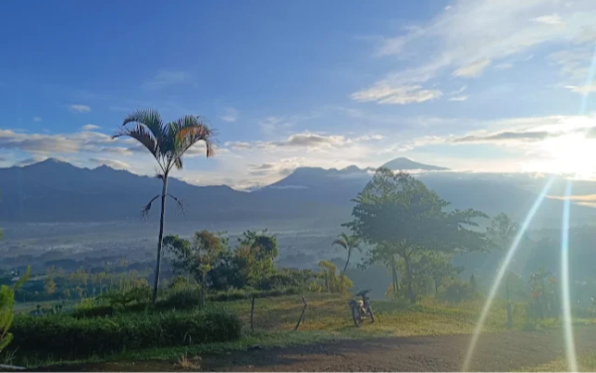 Thumbnail Berita - Bukit Nirwana Jadi Primadona Wisata Malang, Suguhkan Panorama Perbukitan yang Memukau