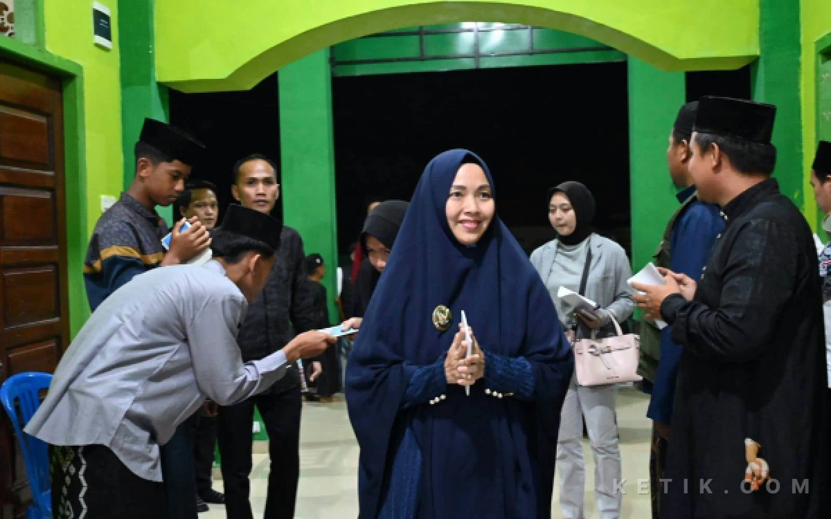 Thumbnail Berita - Wakil Wali Kota Pagar Alam Hj Bertha hadiri peringatan Maulid Nabi Muhammad SAW, yang digelar Pondok Pesantren Daarul Kutub El-Gontori
