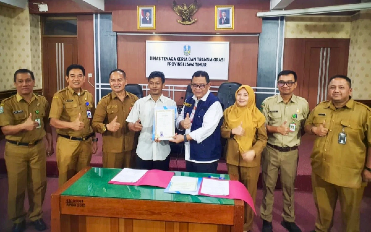 Thumbnail Berita - Akhirnya! Disnaker Kota Batu Sukses Kembalikan Ijazah Pekerja dari Perusahaan yang Telah Bubar