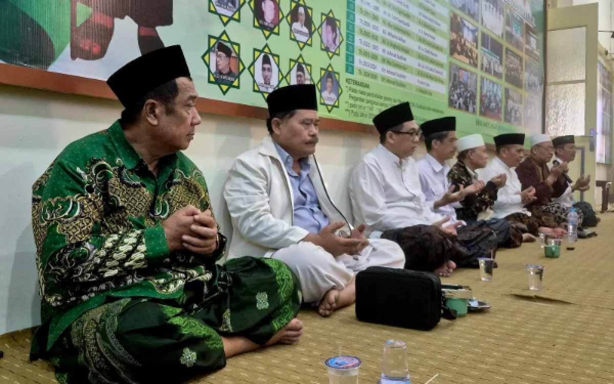 Foto Silaturrahmi Dzurriyah Muassis/Muharrik NU di Kantor PCNU Surabaya. (Foto: Humas PWNU)