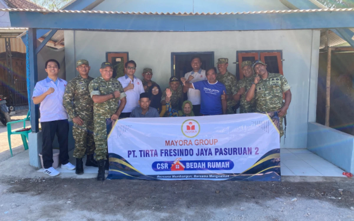 Thumbnail Berita - PT Tirta Fresindo Jaya Plant II Pasuruan Bedah Rumah Warga Sumber Banteng