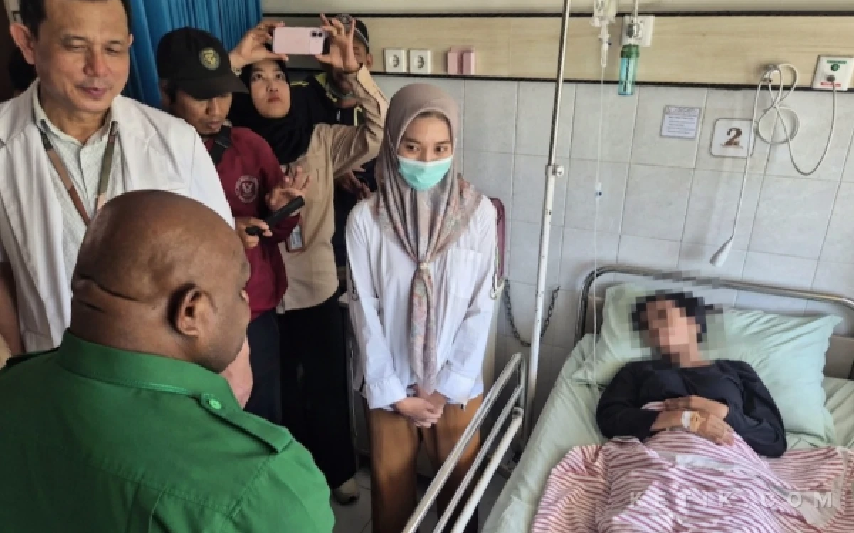 Thumbnail Berita - Keracunan MBG Surabaya Disorot Menteri Pigai, Sebut SPPG Tak Profesional