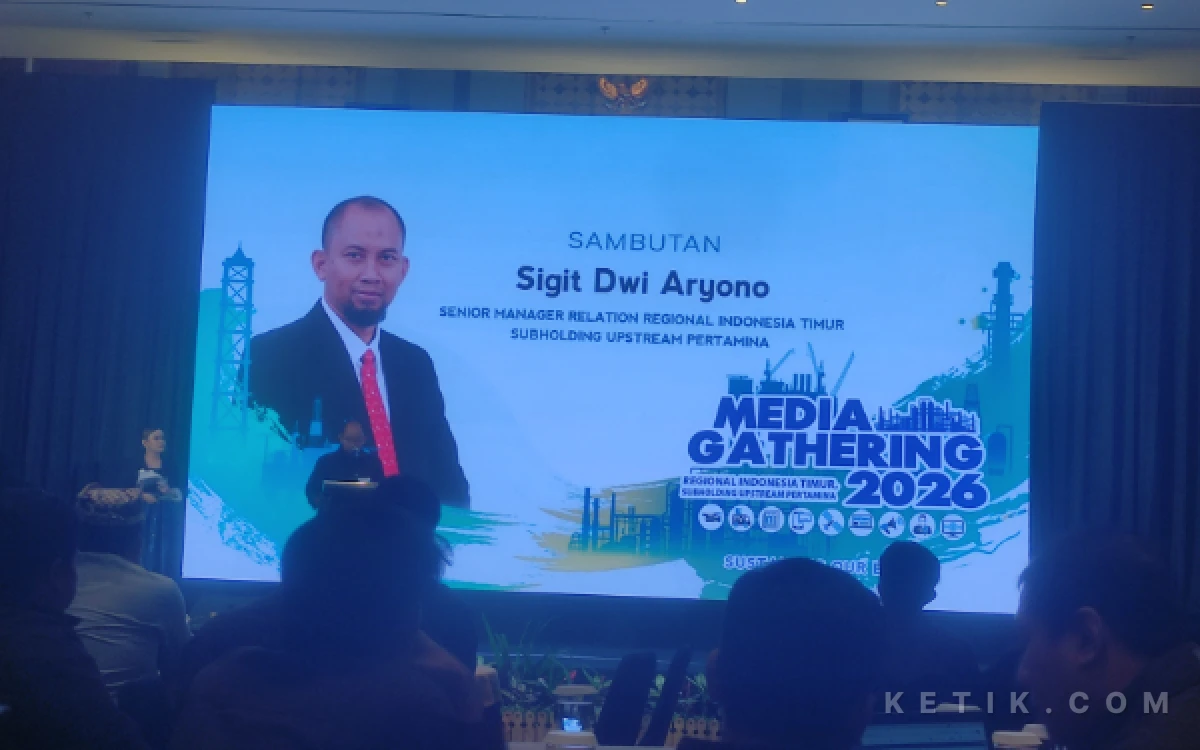 Foto Senior Manager Relation Regional Indonesia Timur Subholding Upstream Pertamina, Sigit Dwi Aryono dalam pembukaan media gathering di baliroom Kokoon, Kecamatan Kabat, Kabupaten Banyuwangi, Jumat 10 Juli 2026 (Foto: Ahmad Istihar/Ketik.com)