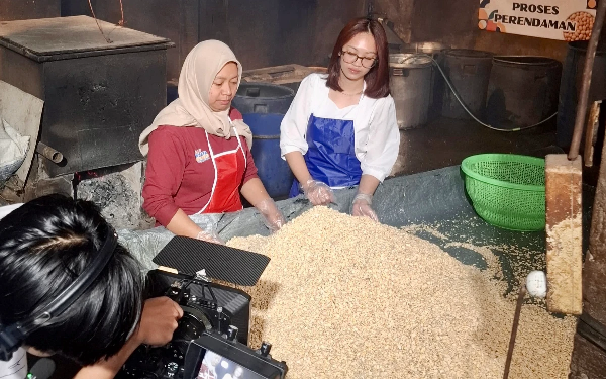 Thumbnail Berita - Kedelai Impor Melonjak, Produsen Tempe Kota Batu Terpaksa Pangkas Ukuran