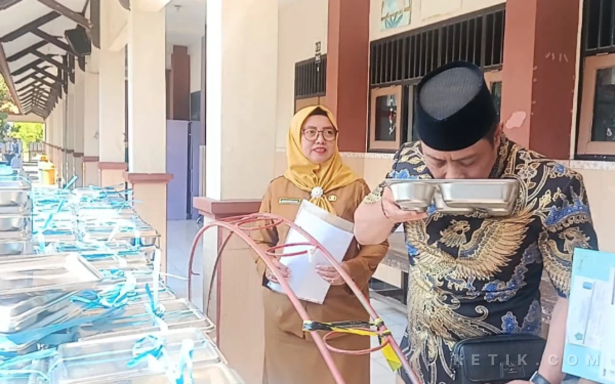 Thumbnail Berita - DPRD Sidoarjo Sidak MPLS SMPN 1 Sidoarjo, Temukan Siswa Belum Sarapan dan MBG Kepanasan