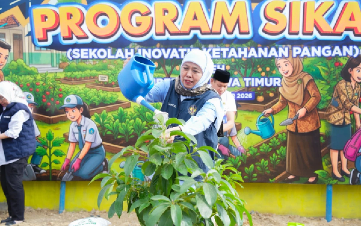 Thumbnail Berita - Gubernur Khofifah Salurkan Bantuan Pendidikan untuk 132 Murid, Perkuat Fasilitas Vokasi SMKN 2 Pacitan