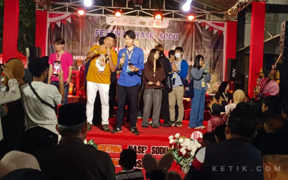 Thumbnail Berita - Bupati Situbondo Ajak Mahasiswa Jepang dan USA Saksikan Festival Kuliner Nase’ Sodu