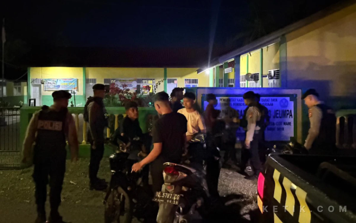 Thumbnail Berita - Pastikan Kamtibmas Aman, Satsamapta Polres Abdya Giat Patroli Malam Dialogis