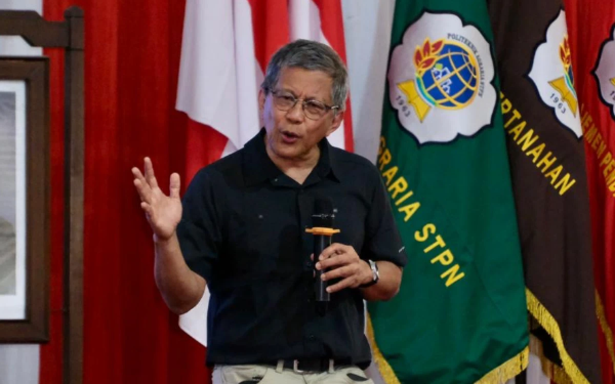 Thumbnail Berita - Rocky Gerung Nilai Taruna/i Politeknik Agraria STPN Belajar Banyak Disiplin Ilmu