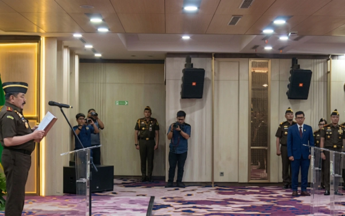 Thumbnail Berita - Asep Nana Resmi Dilantik Jadi Wakil Jaksa Agung, Kuntadi Jabat Jampidsus