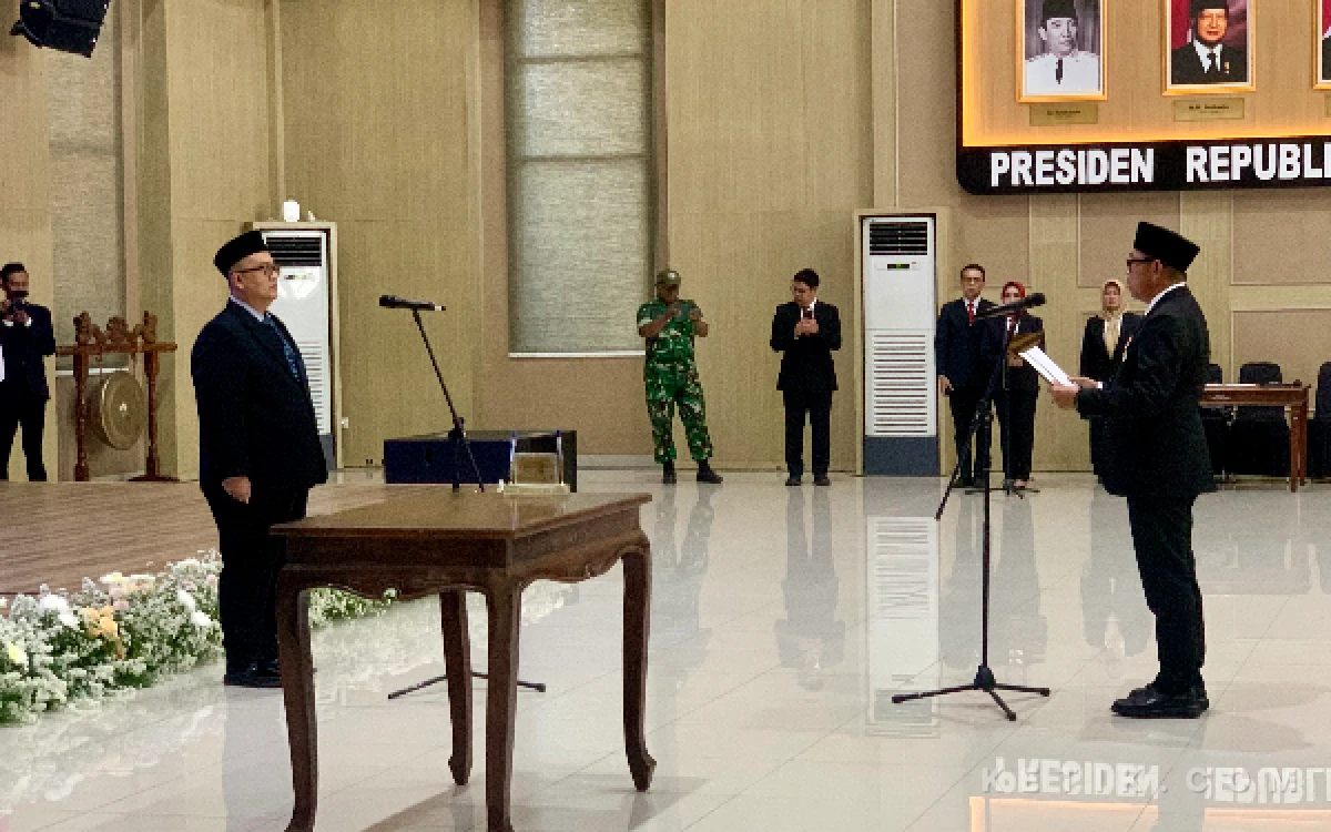 Thumbnail Berita - Alfi Nurhidayat Resmi Jadi Sekda Kota Batu, Nurochman Tekankan Profesionalisme Birokrasi
