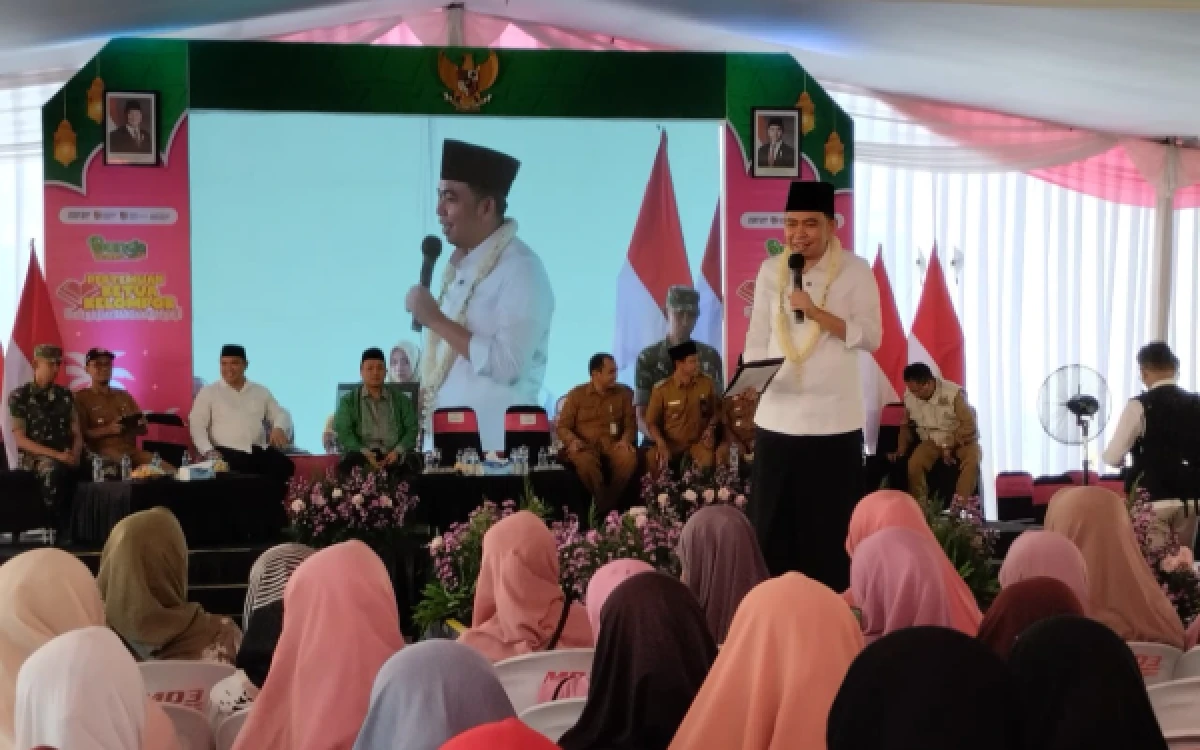 Thumbnail Berita - Jangan Nikah Dini, Gus Fawait Ajak Pelajar Jember Tuntaskan Kuliah dan Manfaatkan Beasiswa