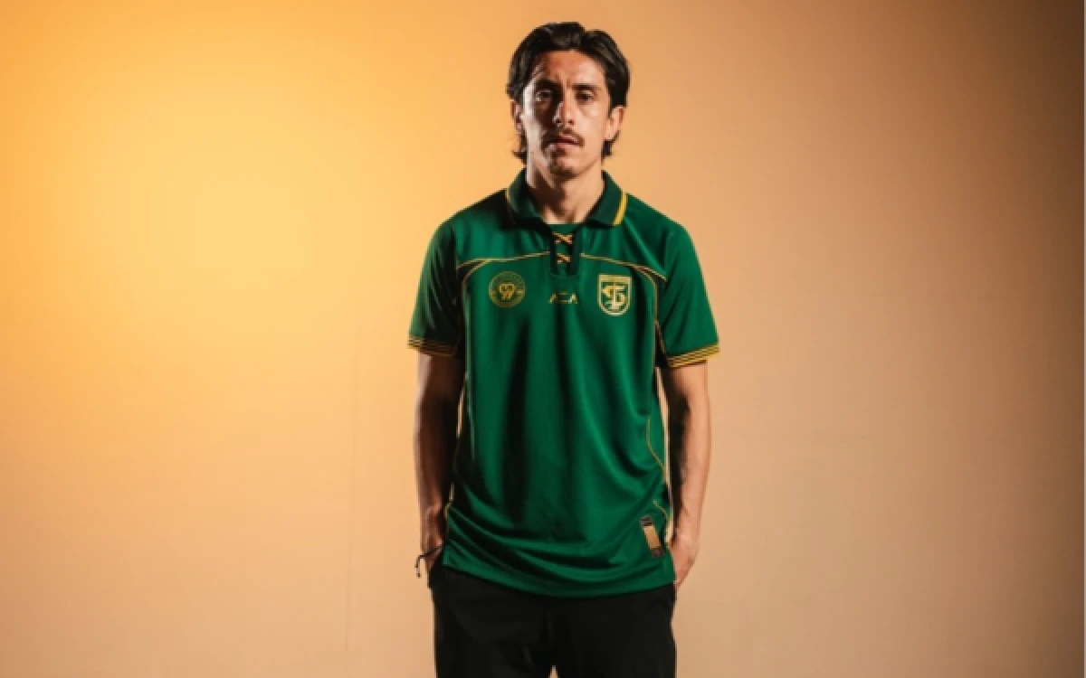 Thumbnail Berita - Persebaya Luncurkan Jersey Khusus 99 Tahun, Warna Dominan Hijau dan Emas
