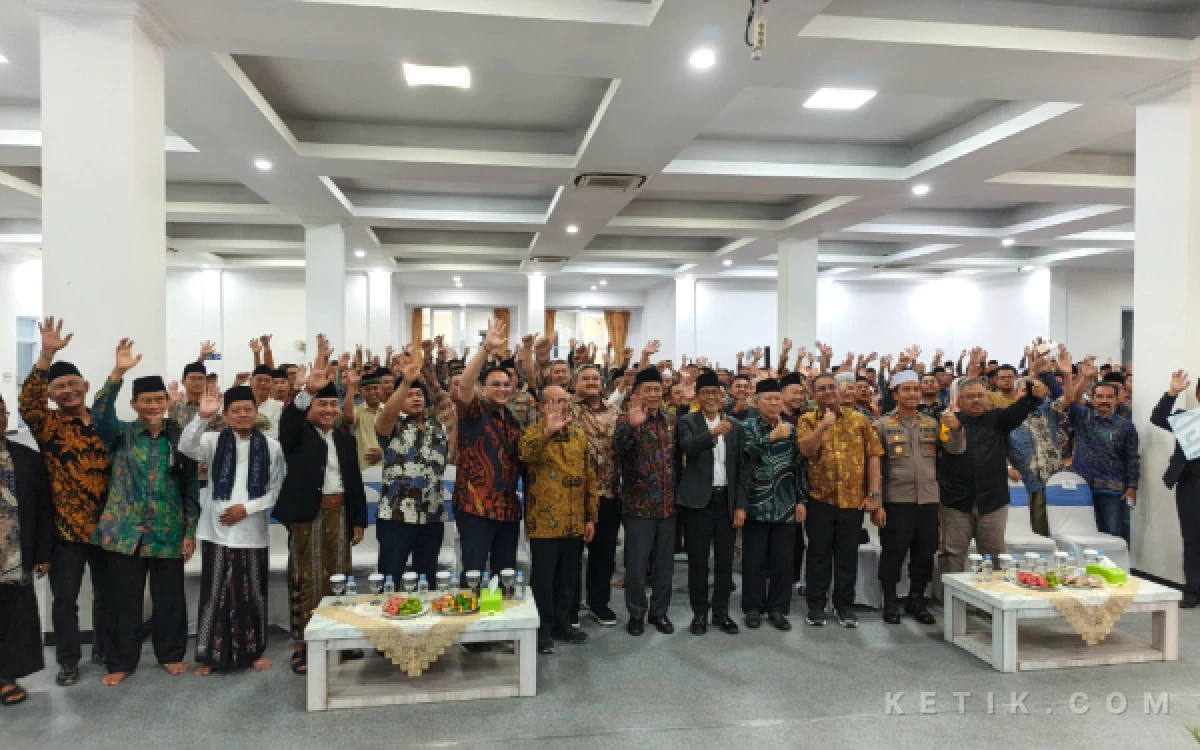 Thumbnail Berita - Kembangkan Ekonomi Syariah, Menkop RI Gandeng Kopdes Merah Putih Hingga Koperasi Masjid di Masjid Akbar Moed'Har Arifin.