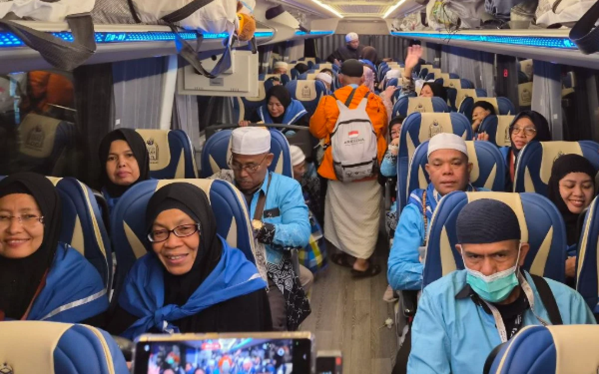 Thumbnail Berita - Haji Indonesia Mulai Dipulangkan ke Tanah Air, Jamaah Diingatkan Tak Boleh Bawa Zamzam dalam Koper