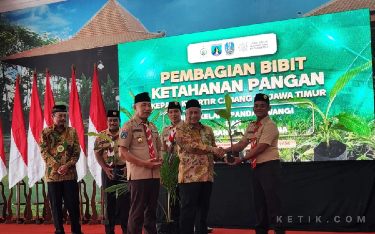 Thumbnail Berita - Kwarda Pramuka Jatim Sebar 1.965 Bibit Kelapa Pandan Wangi dan Pisang Emas Kirana di Hari Ultah Khofifah