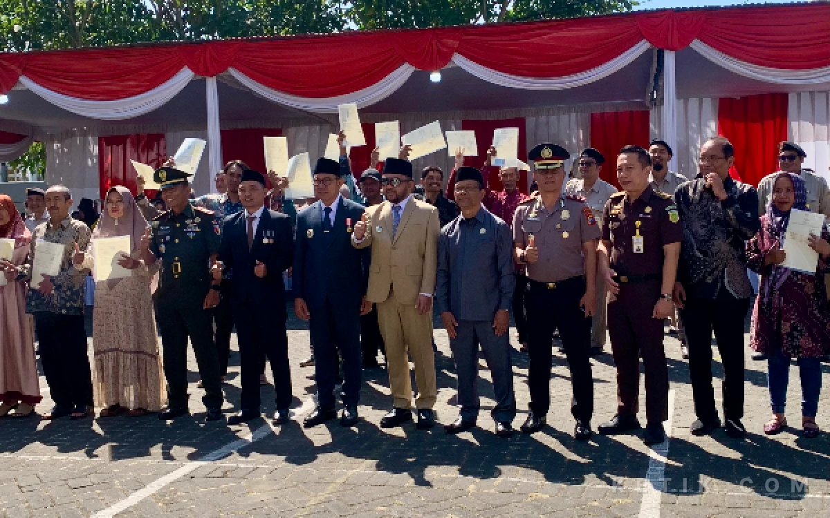 Thumbnail Berita - Hantaru 2026, BPN Kota Batu Serahkan 100 Sertifikat PTSL Gratis