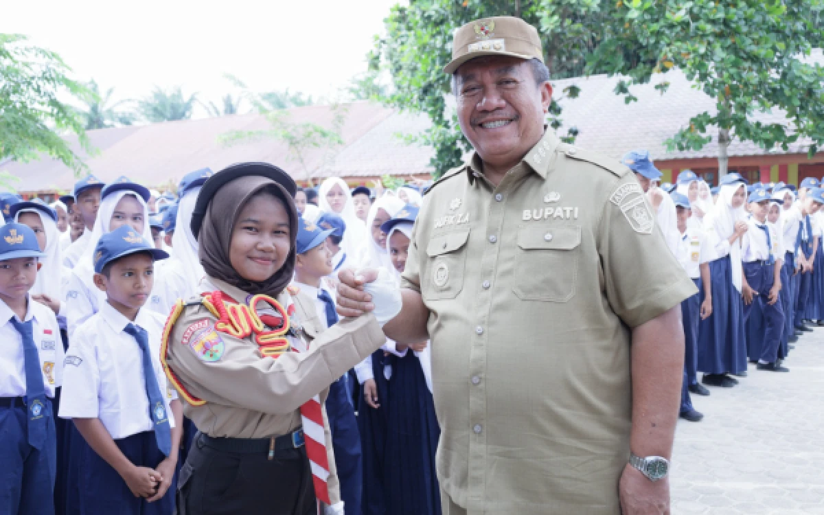 Thumbnail Berita - Bupati Asahan Pimpin Upacara Hari Pertama Masuk Sekolah di UPTD SMP Negeri 2 Pulau Bandring