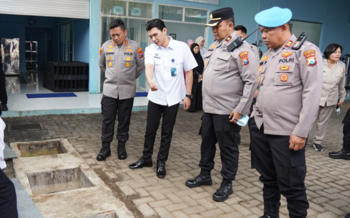Thumbnail Berita - Siap Beroperasi, Kapolresta Malang Kota Pastikan SPPG Cemorokandang dan Tunjungsekar Lolos Standarisasi