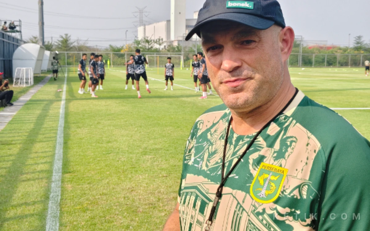 Thumbnail Berita - Antisipasi Striker Raksasa PSS, Bernardo Tavares Siapkan Taktik Khusus untuk Persebaya