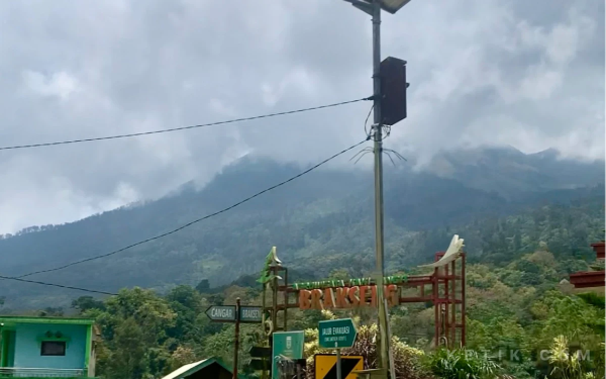 Thumbnail Berita - Kebakaran Hutan Melanda Tahura Raden Soerjo, Seluruh Jalur Pendakian Arjuno-Welirang Ditutup