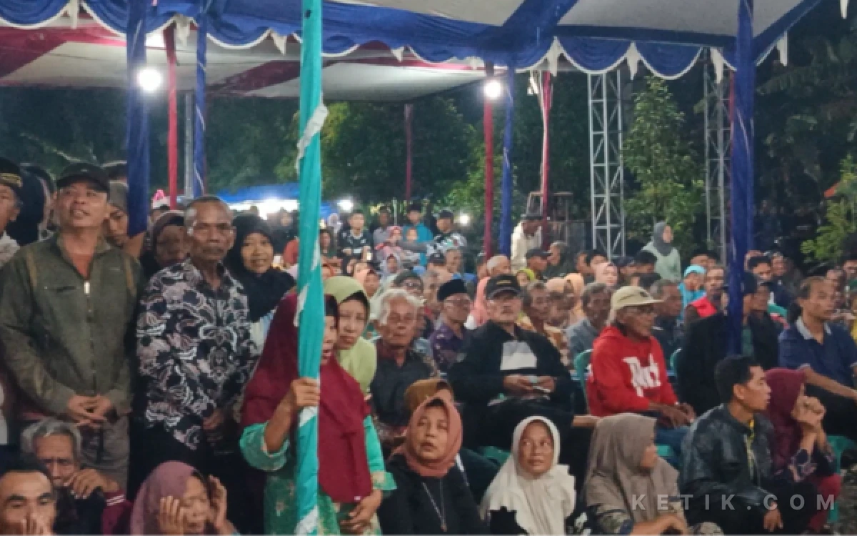 Thumbnail Berita - Gelaran Wayang Kulit Ki Anom Dwijo Kangko Sedot Antusias Warga, Sedekah Bumi Sumublor Pekalongan