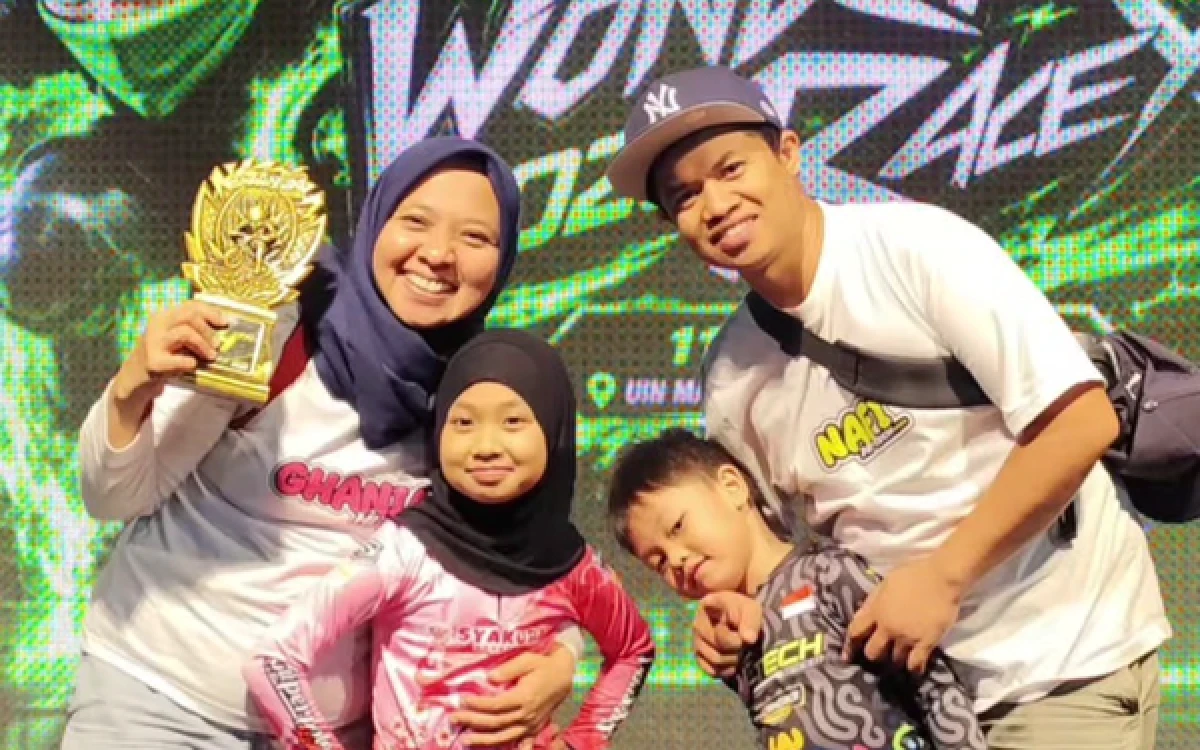 Thumbnail Berita - Ayah Asal Palu Rela Keluar Biaya Besar Demi Sang Anak Pushbike di Malang