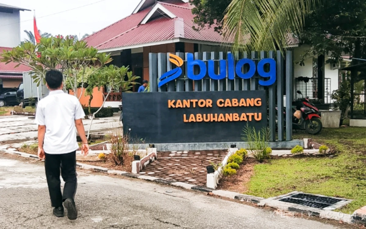 Thumbnail Berita - Pergantian Nama dan Kemasan Beras SPHP, Bulog Labuhanbatu Tunggu Instruksi