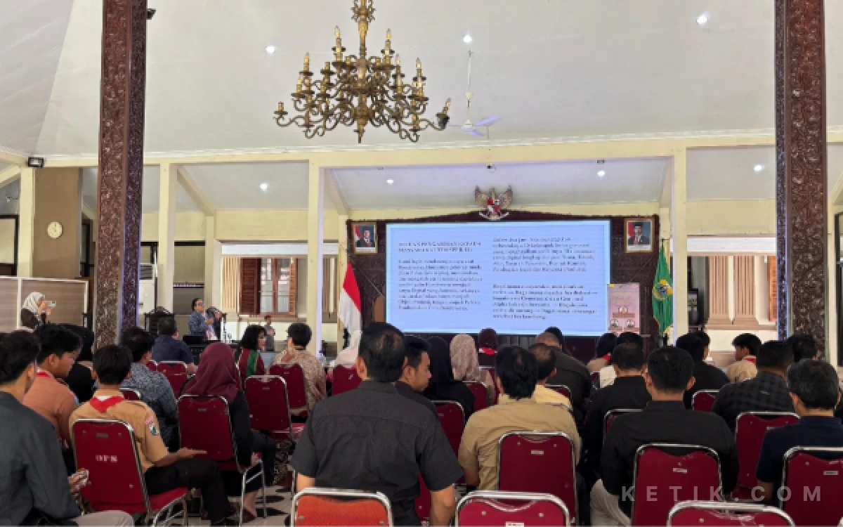 Foto Sekolah Pascasarjana Pembangunan Berkelanjutan Universitas Indonesia (SPPB UI) melalui program Community-Driven Digital Storytelling Intergenerational di Kabupaten Bondowoso, Jawa Timur.
Foto: Haryono/Ketik.com