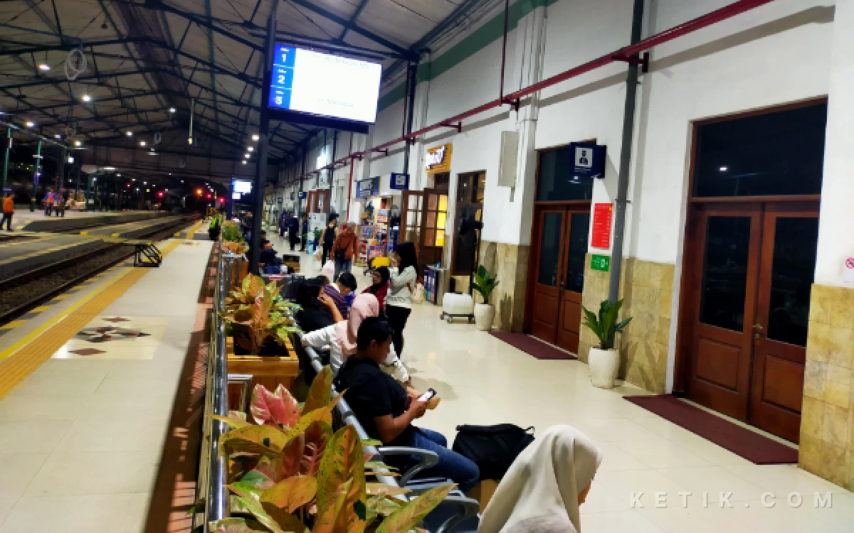 Thumbnail Berita - Libur Panjang, Penumpang Kereta Api di Wilayah Daop 7 Madiun Capai 18 Ribu Lebih