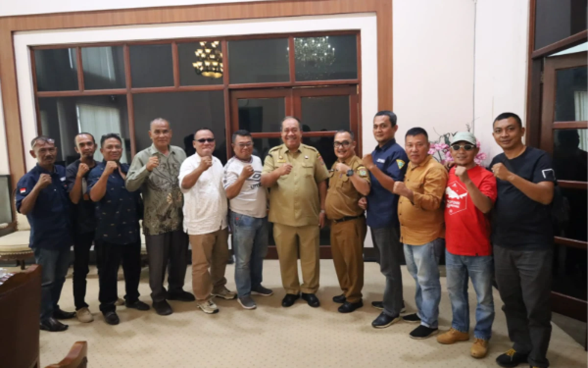 Thumbnail Berita - Bupati Asahan Terima Audiensi Forwaka, Perkuat Sinergi Pers dan Pemerintah