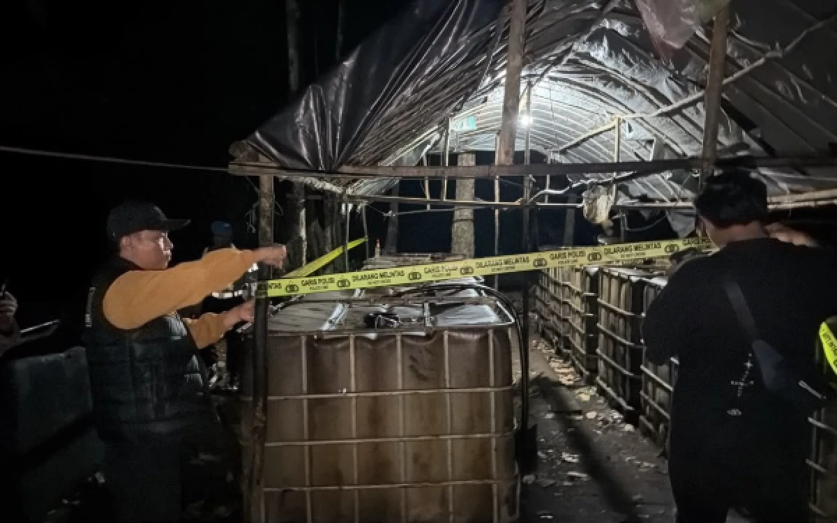 Thumbnail Berita - Dua Pemilik Illegal Refinery di Muba Jadi DPO, Polsek Babat Toman Amankan Dua Pekerja