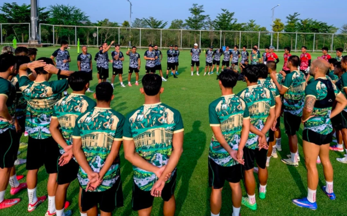 Thumbnail Berita - Latihan Persebayq, Pelatih Bernardo Tavares Langsung Siapkan Mental dan Taktik