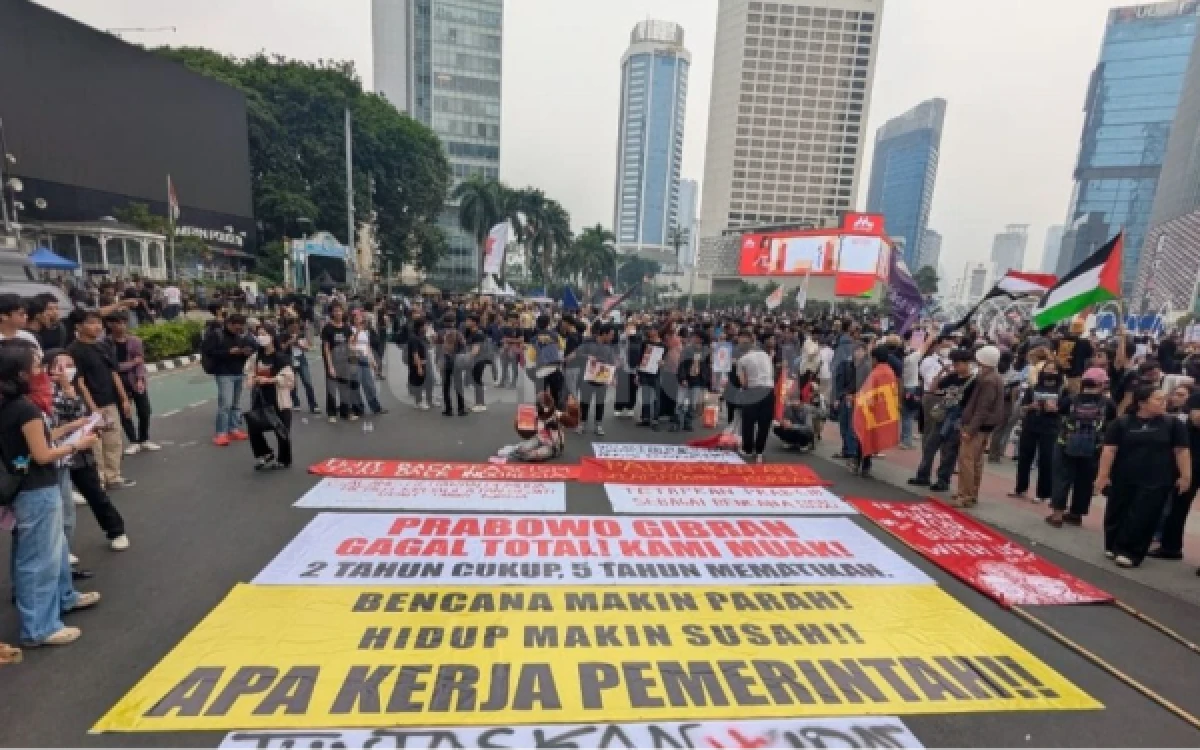 Thumbnail Berita - Desak Pemerintah Tetapkan Karhutla sebagai Bencana Nasional, Mahasiswa Tembus Bundaran HI