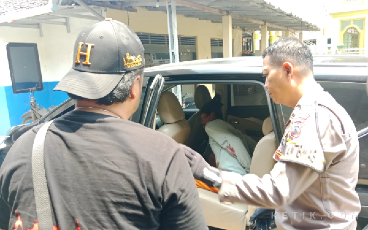 Foto Pelaku di bawa ke Polsek Bantarkawung