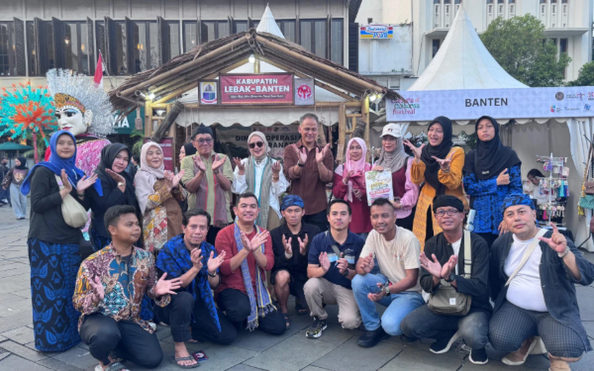 Thumbnail Berita - Pemkab Lebak Pamerkan Tenun Baduy hingga Gula Aren di Colour of Cultures Festival 2026