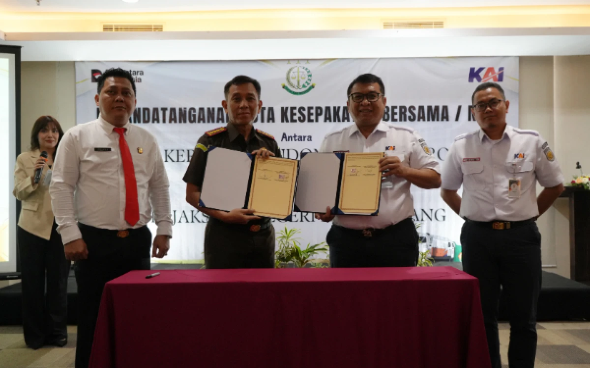 Thumbnail Berita - Perkuat Sinergi Hukum, KAI Daop 8 Surabaya dan Kejari Kota Malang Jalin Kerja Sama