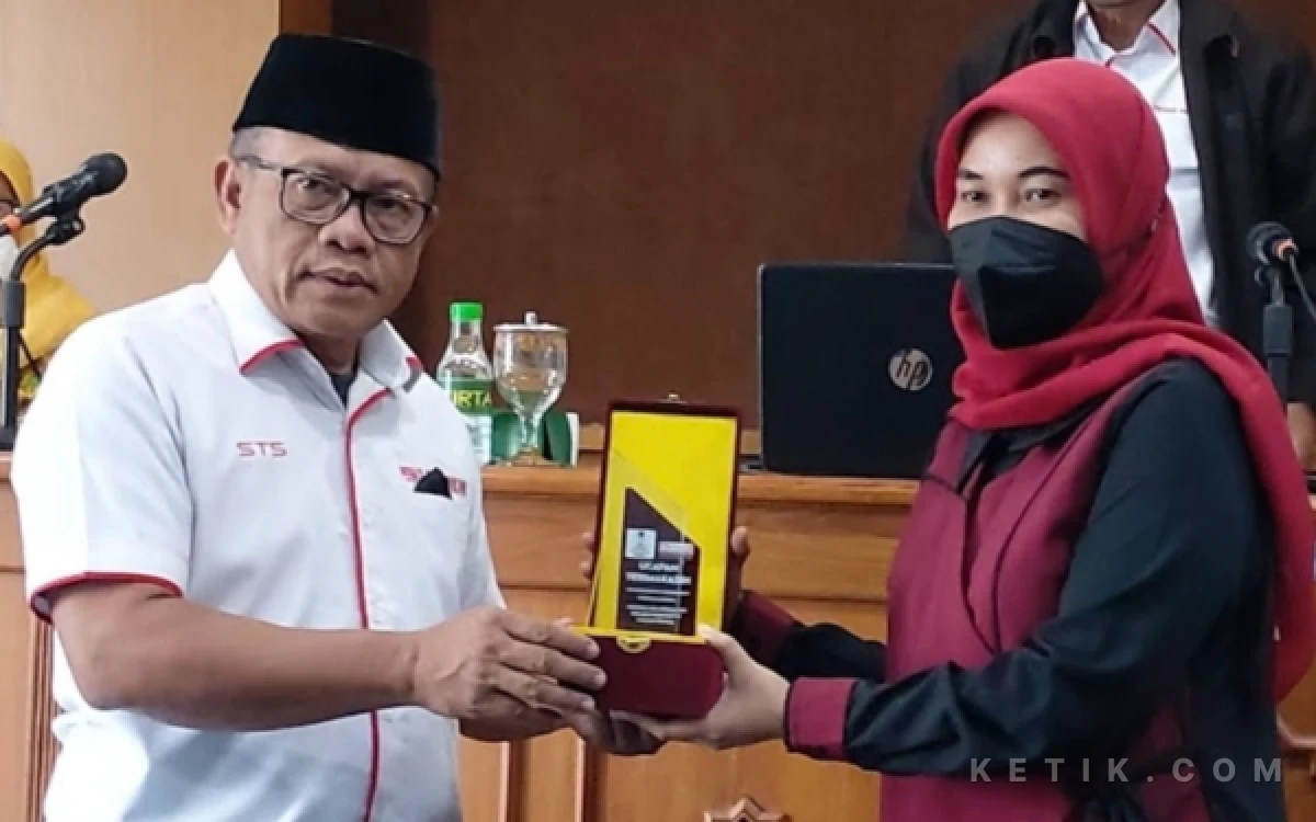 Thumbnail Berita - Babat Gerbong Listyo Sigit Sehari Usai Dilantik, IPW Bongkar Makna Manuver Kapolri Baru