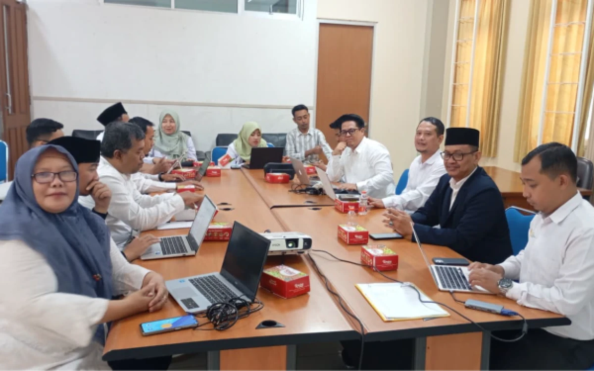 Thumbnail Berita - CDC UIN Malang Review Pedoman Tracer Study, Perkuat Peran Alumni