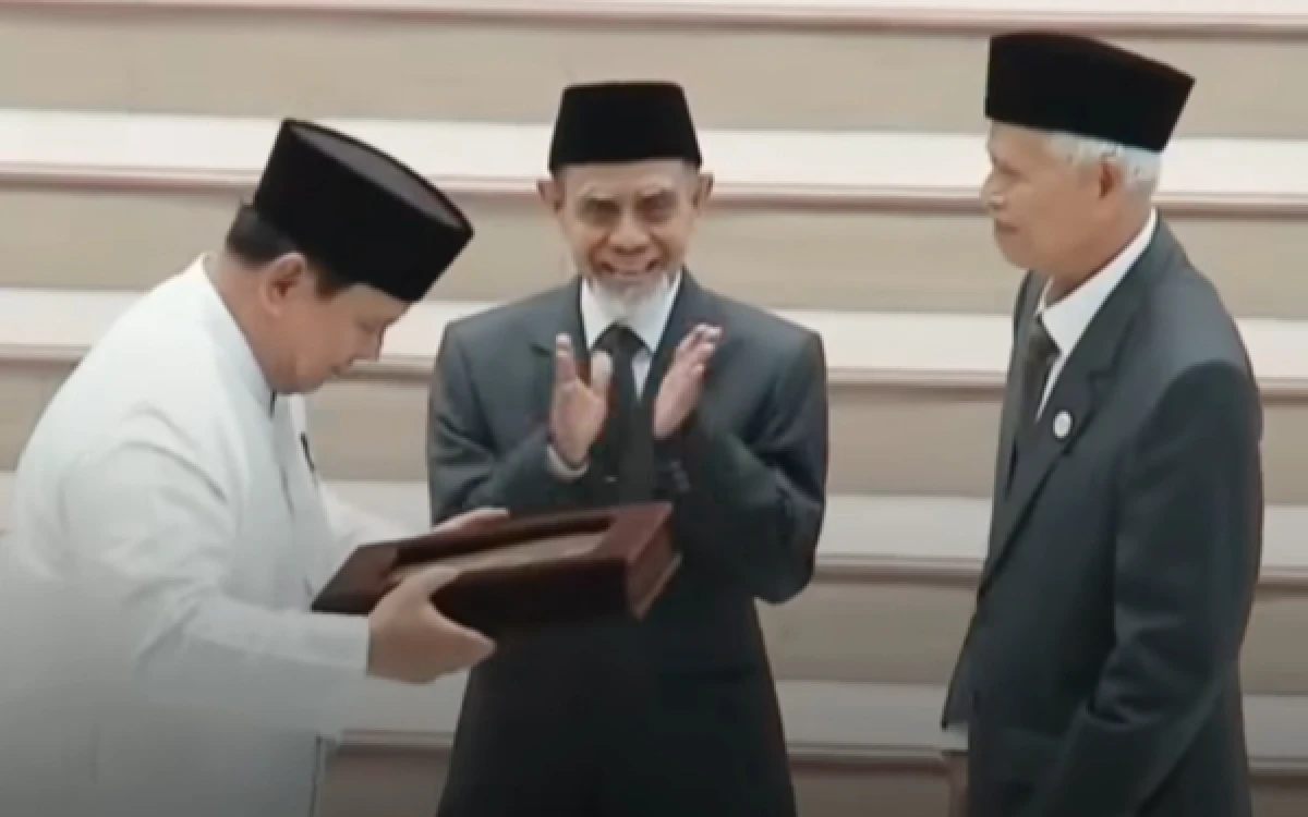 Thumbnail Berita - Mushaf Al-Qur’an Gontor, Jejak Karya Santri yang Dihadiahkan kepada Prabowo