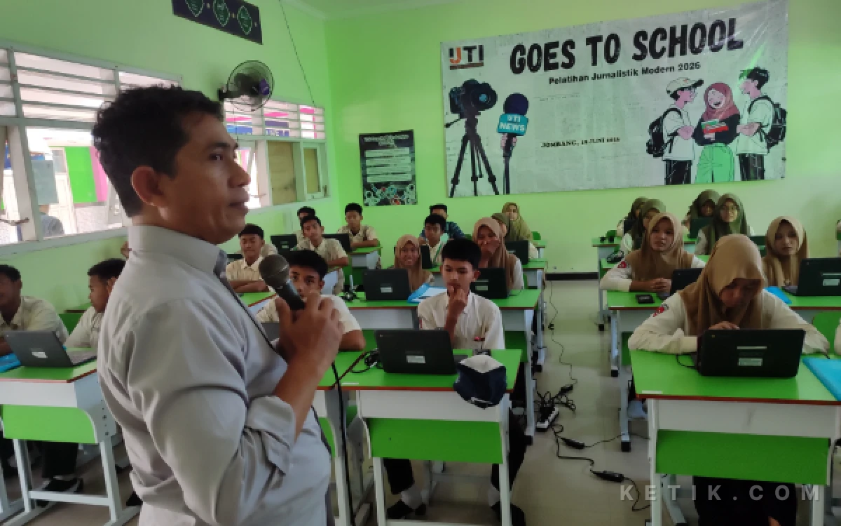 Thumbnail Berita - IJTI Jombang Cetak Jurnalis Muda, Siswa SMPN 4 Belajar Bikin Berita hingga Podcast