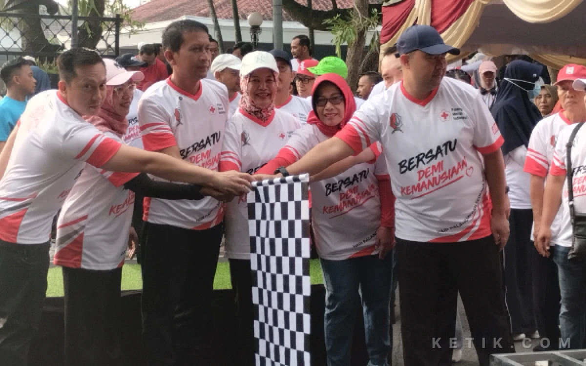 Thumbnail Berita - PMI Bojonegoro  Gelar Jalan Santai, Wabup Nurul Azizah: Setetes Darah Sangat Berarti