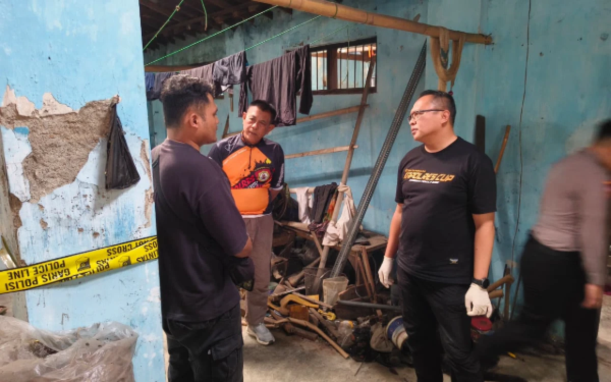 Thumbnail Berita - Pemuda di Karangdadap Pekalongan Tewas Bersimbah Darah, Polisi Selidiki Dugaan Pembunuhan