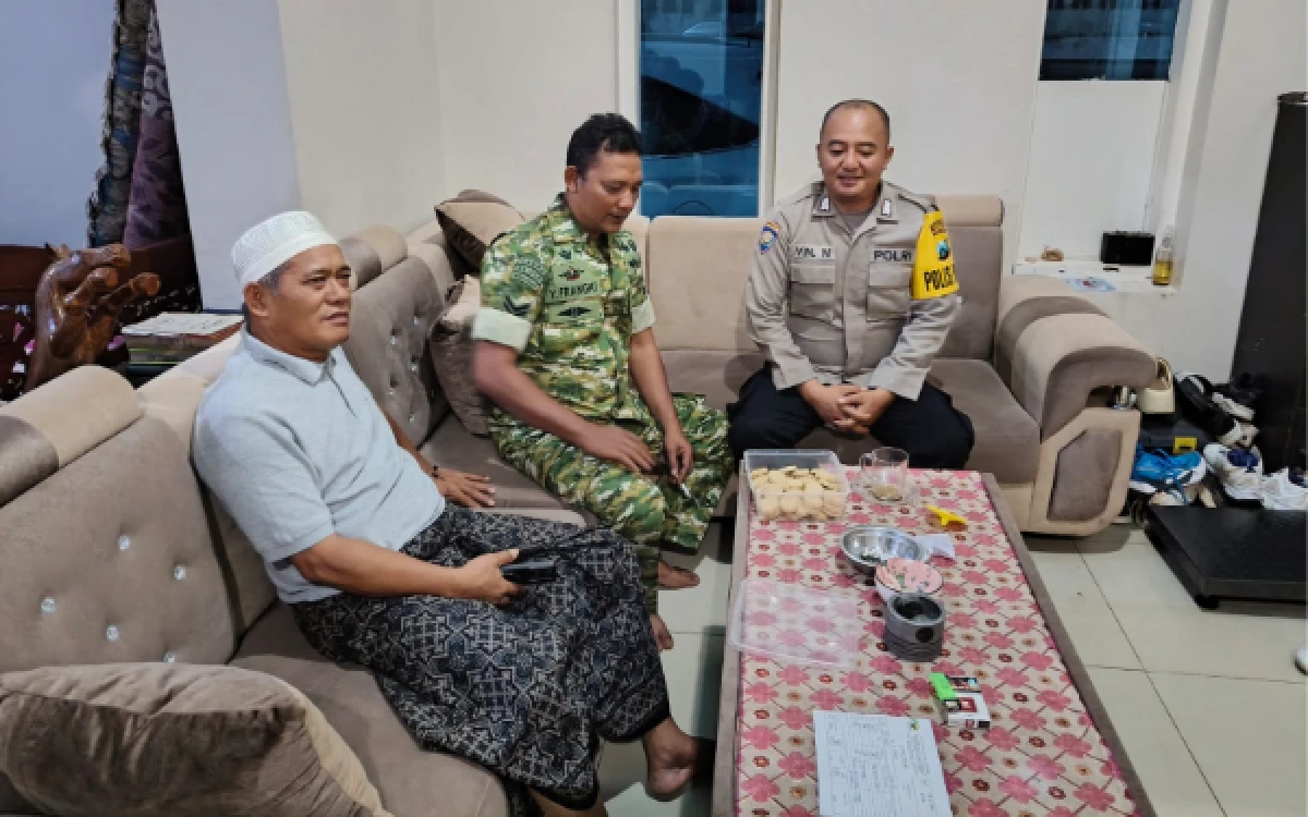 Thumbnail Berita - Bentuk Sinergi, Satgas TMMD ke-128 Kodim 0820 Probolinggo Jalin Silaturahmi dengan Tokoh Masyarakat Maron